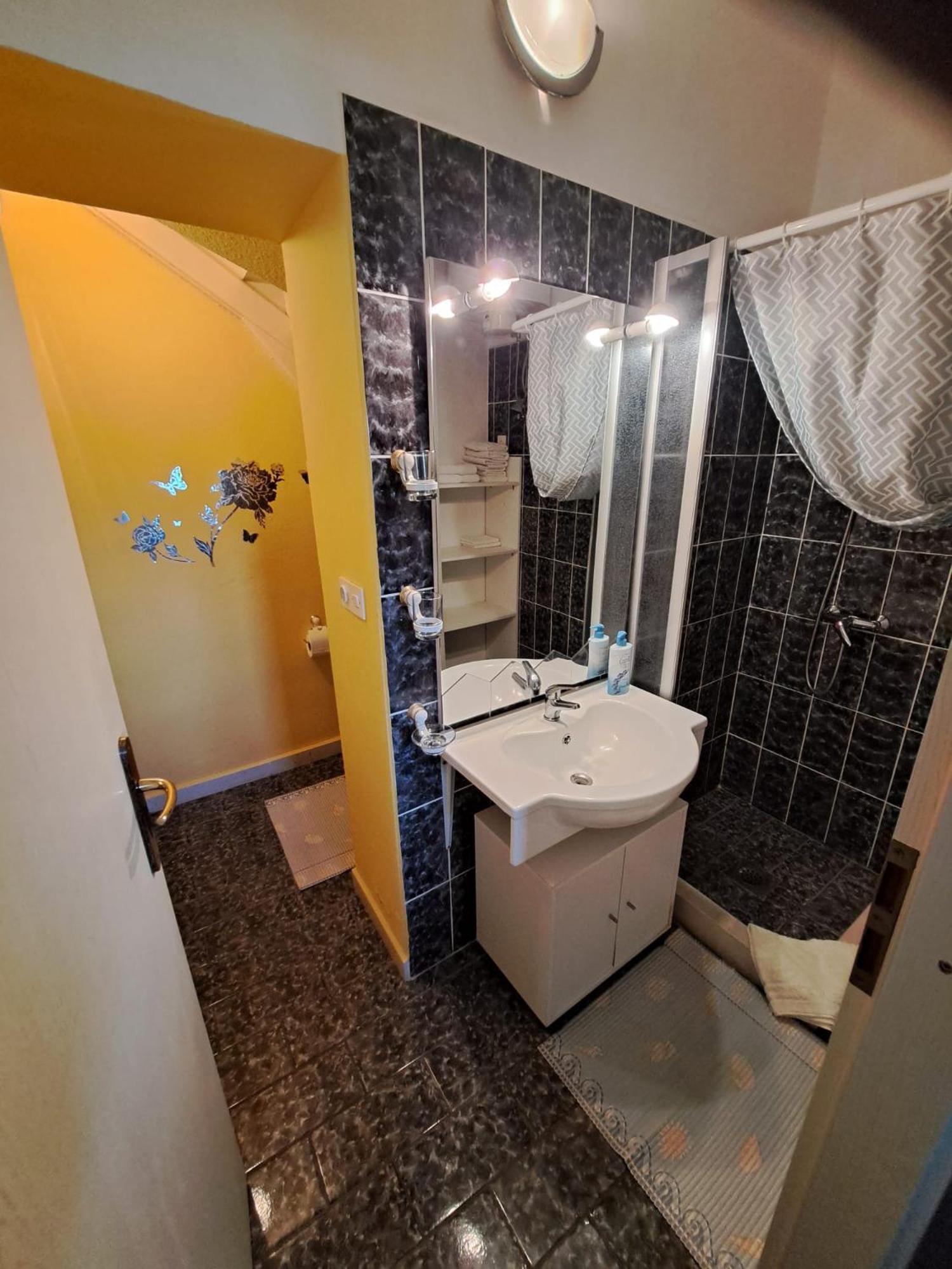 Apartmani Dusica Lumbarda Eksteriør bilde