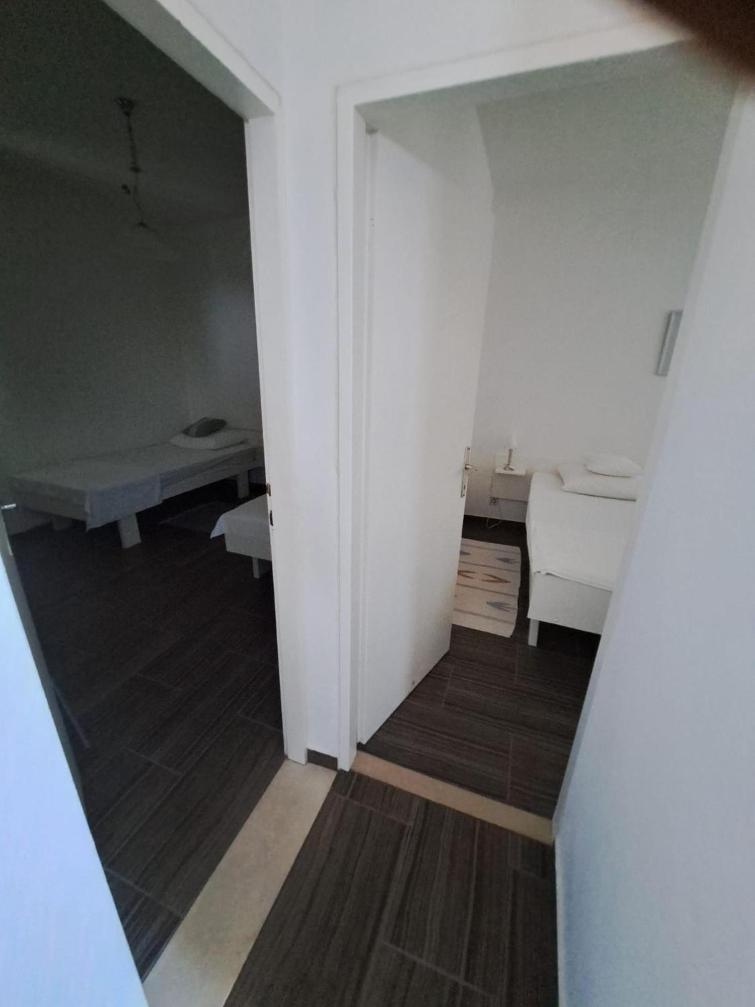 Apartmani Dusica Lumbarda Eksteriør bilde